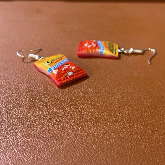 ✨🆕✨Novelty : Banana 🍌 Avocado 🥑 Lays, Cheetos Nutella 3 Dimensional Earrings✨ - Picture 11 of 16